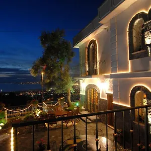 La Dimora Le Fumarole Bed & Breakfast